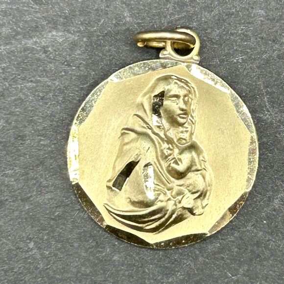 Vintage Madonna and Child Pendant Market Sterling Chapel Mary Religious Medal - Picture 1 of 5